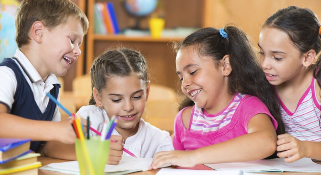 کلاس کتاب خوانی کودکان